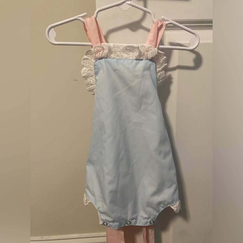 Ruffle Lace romper with bow - Picture 2 of 5